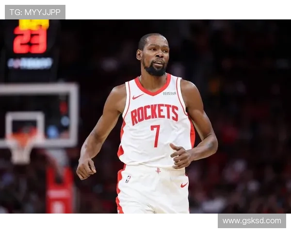 杜兰特三节高效表现轻松拿下19分6篮板3助攻1抢断助球队获胜